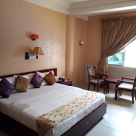 Crocodile Hotels And Restaurant Limited Kaduna Buitenkant foto