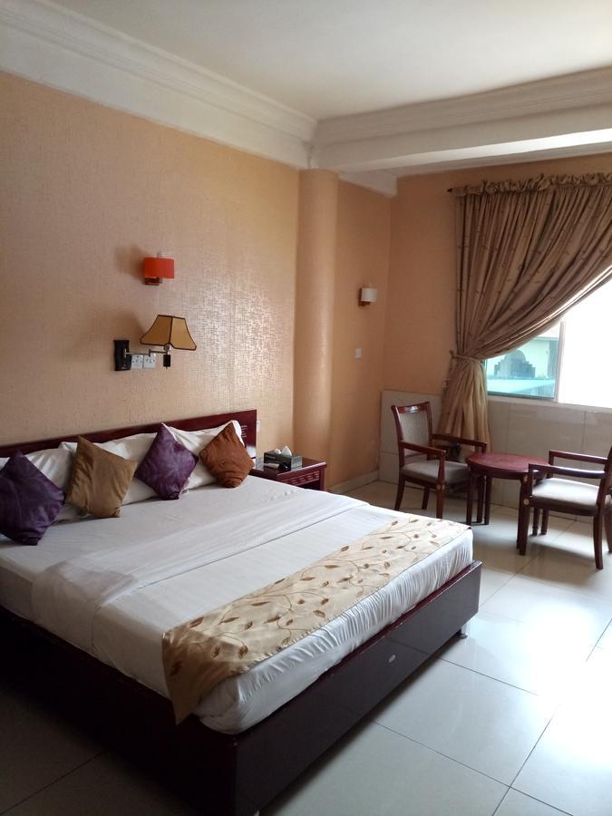 Crocodile Hotels And Restaurant Limited Kaduna Buitenkant foto