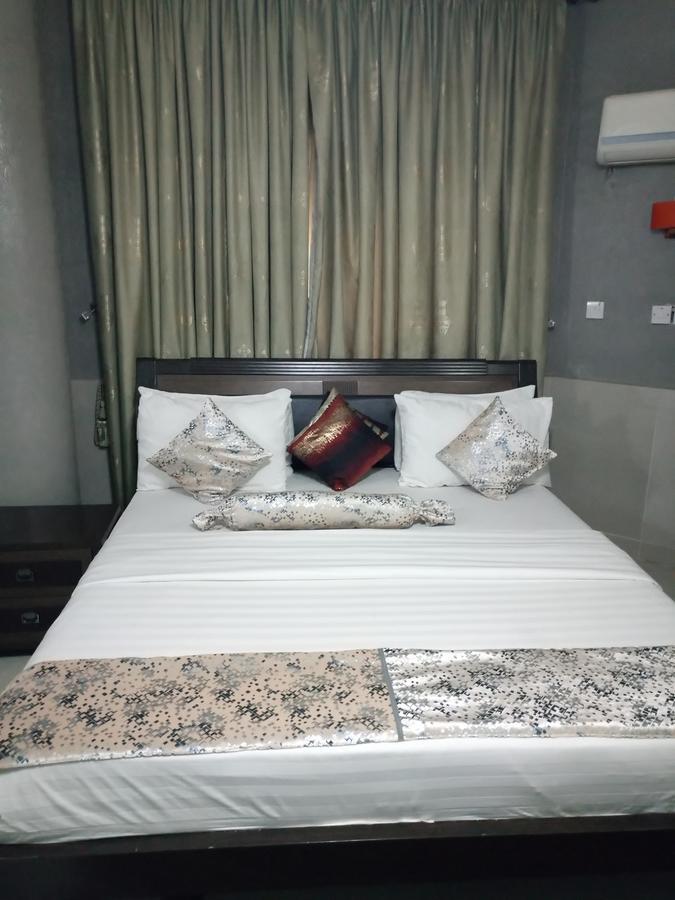 Crocodile Hotels And Restaurant Limited Kaduna Buitenkant foto